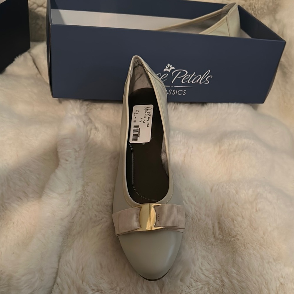 Cream Flats with Metallic Accent and Rounded Toe